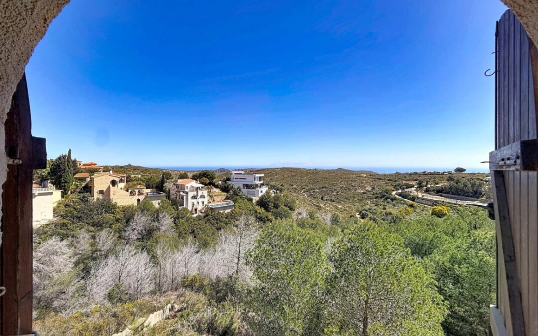 Cumbre del Sol villa con vistas panorámicas al mar para reformar
