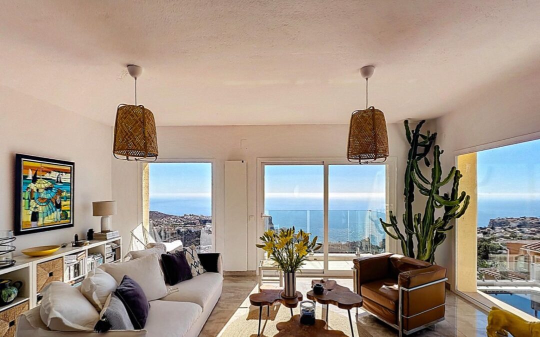 Cumbre del Sol villa reformada con espectaculares vistas al mar