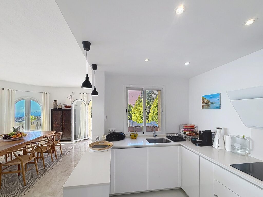 Cumbre del Sol villa renovated with spectacular sea views - 10