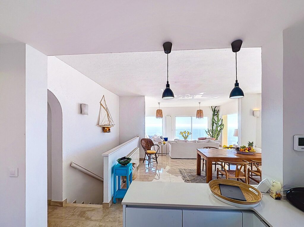 Cumbre del Sol villa renovated with spectacular sea views - 22