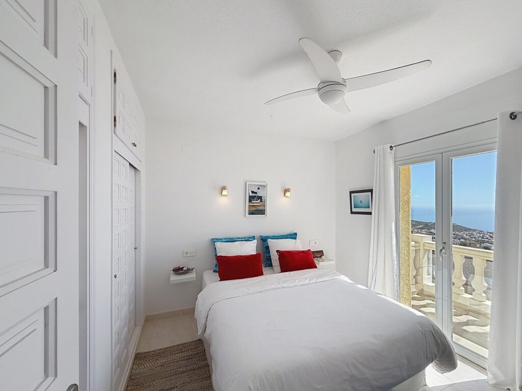 Cumbre del Sol villa renovated with spectacular sea views - 24