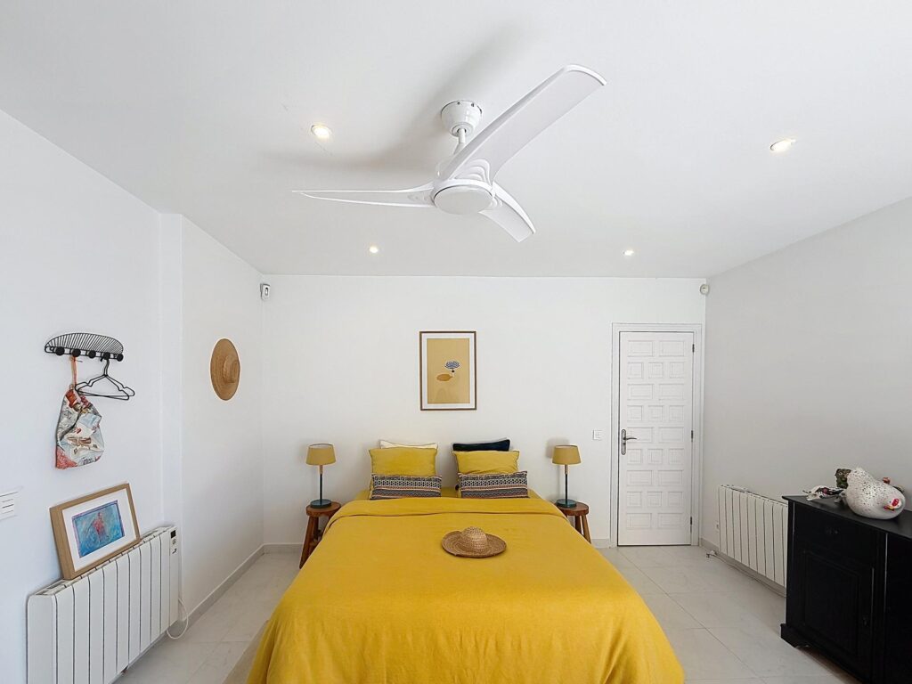 Cumbre del Sol villa renovated with spectacular sea views - 33