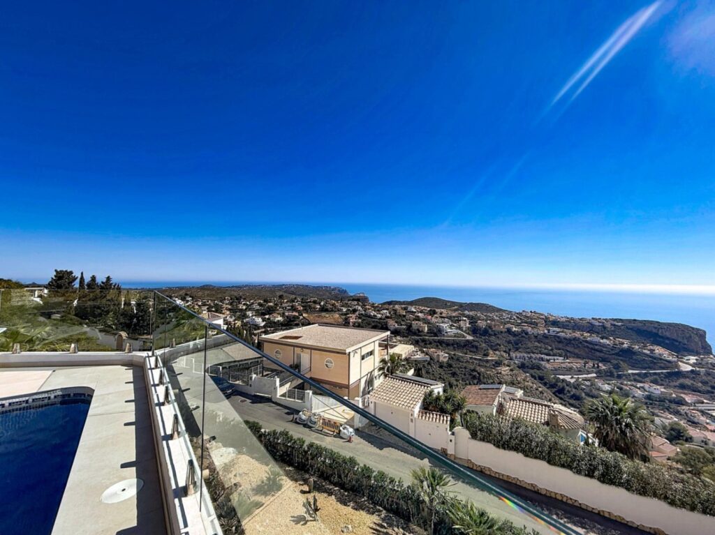 Cumbre del Sol villa renovated with spectacular sea views - 39