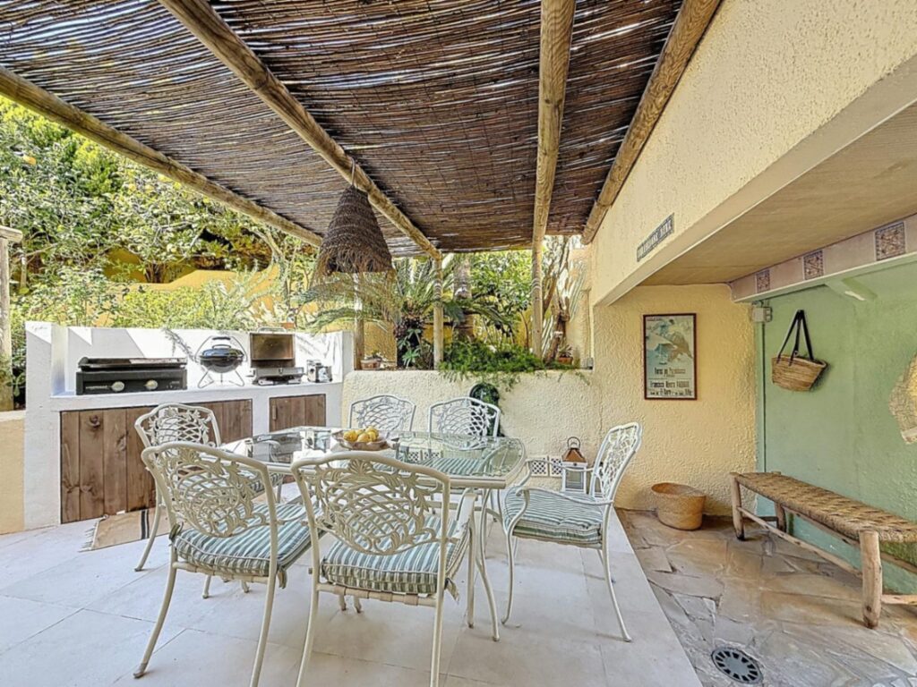 Cumbre del Sol villa renovated with spectacular sea views - 44