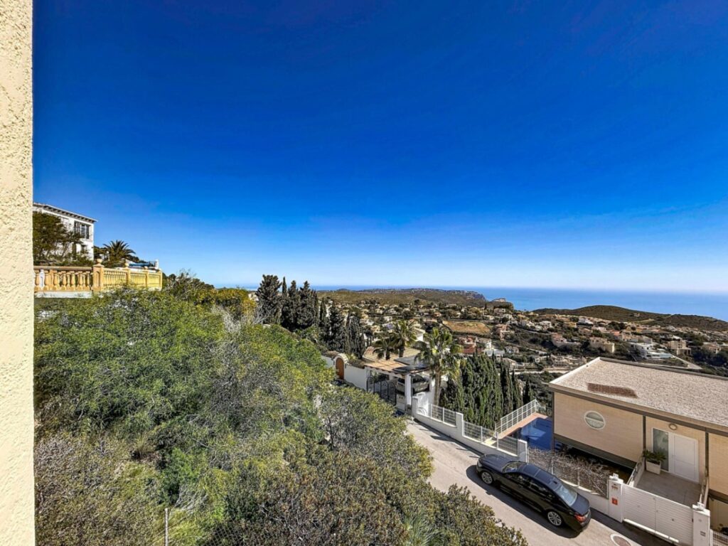 Cumbre del Sol villa renovated with spectacular sea views - 47