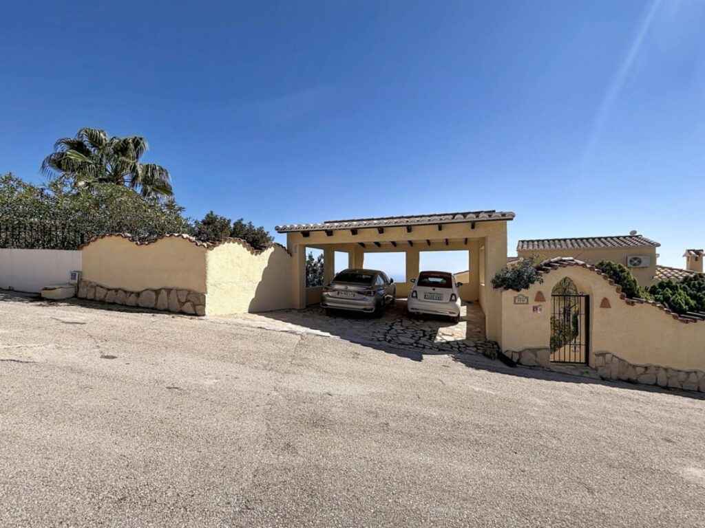 Cumbre del Sol villa renovated with spectacular sea views - 48