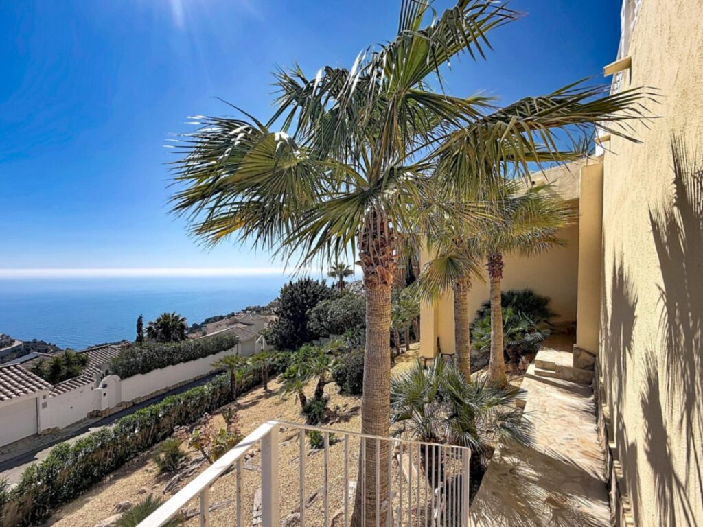 Cumbre del Sol villa renovated with spectacular sea views - 51