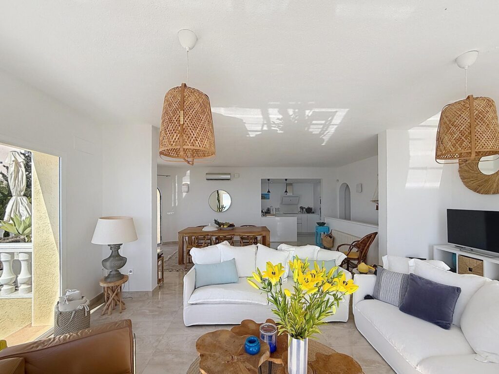 Cumbre del Sol villa renovated with spectacular sea views - 59