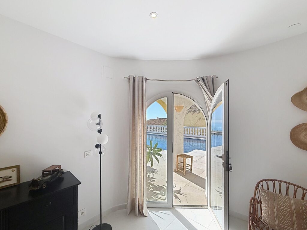 Cumbre del Sol villa renovated with spectacular sea views - 64