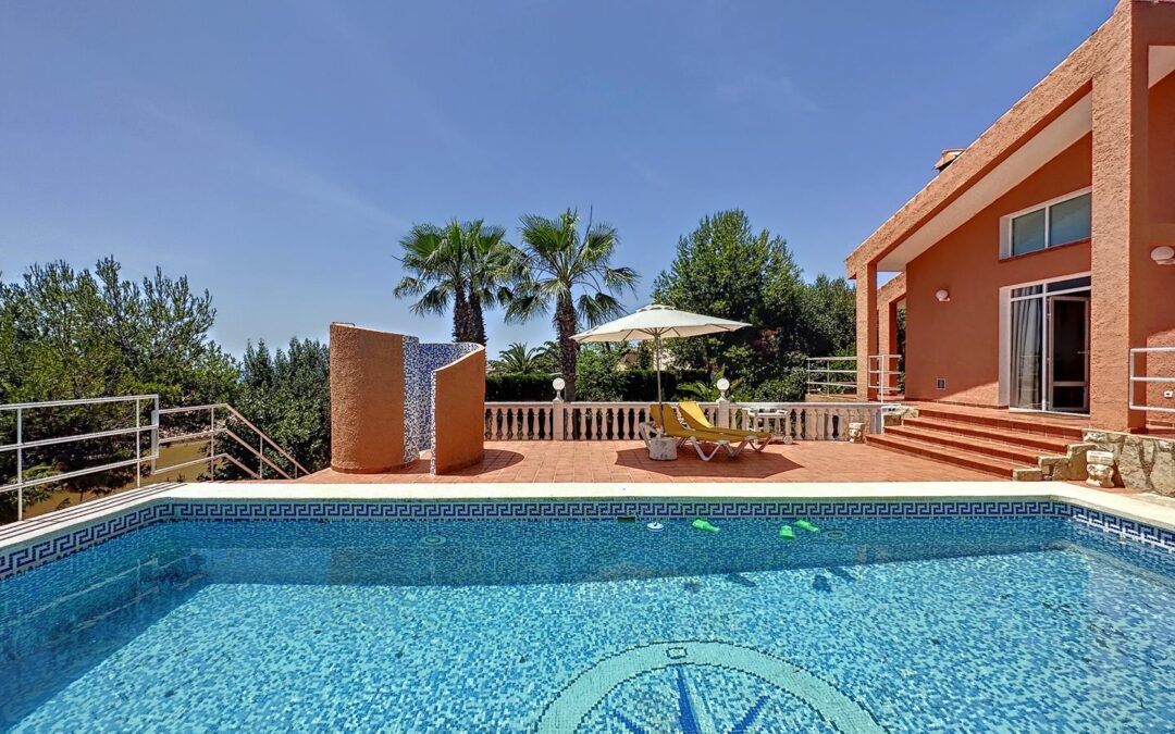 Cumbre del Sol villa con piscina privada cerca a todos los servicios