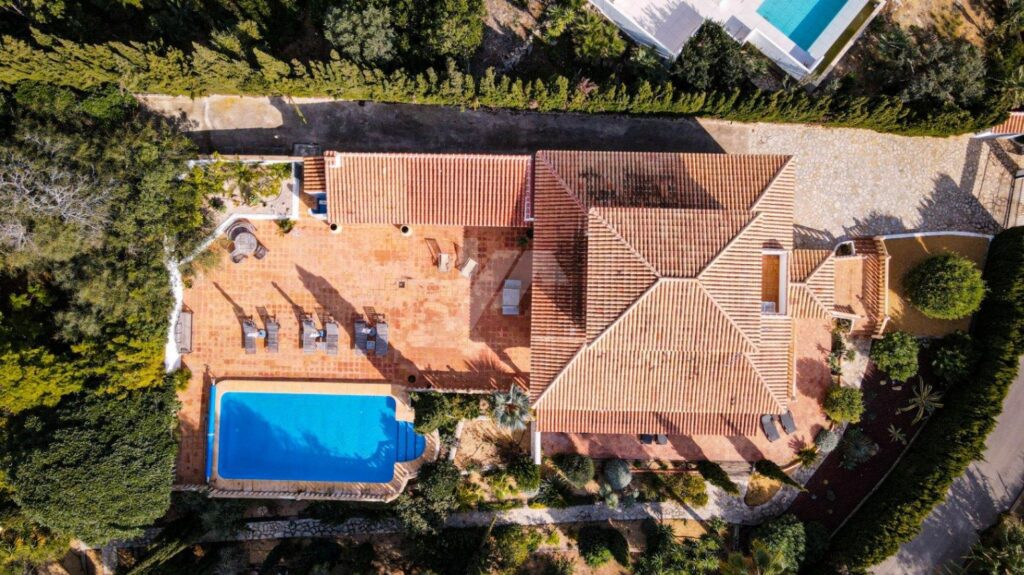Stunning villa in Cumbre del Sol with private pool and sea views 4