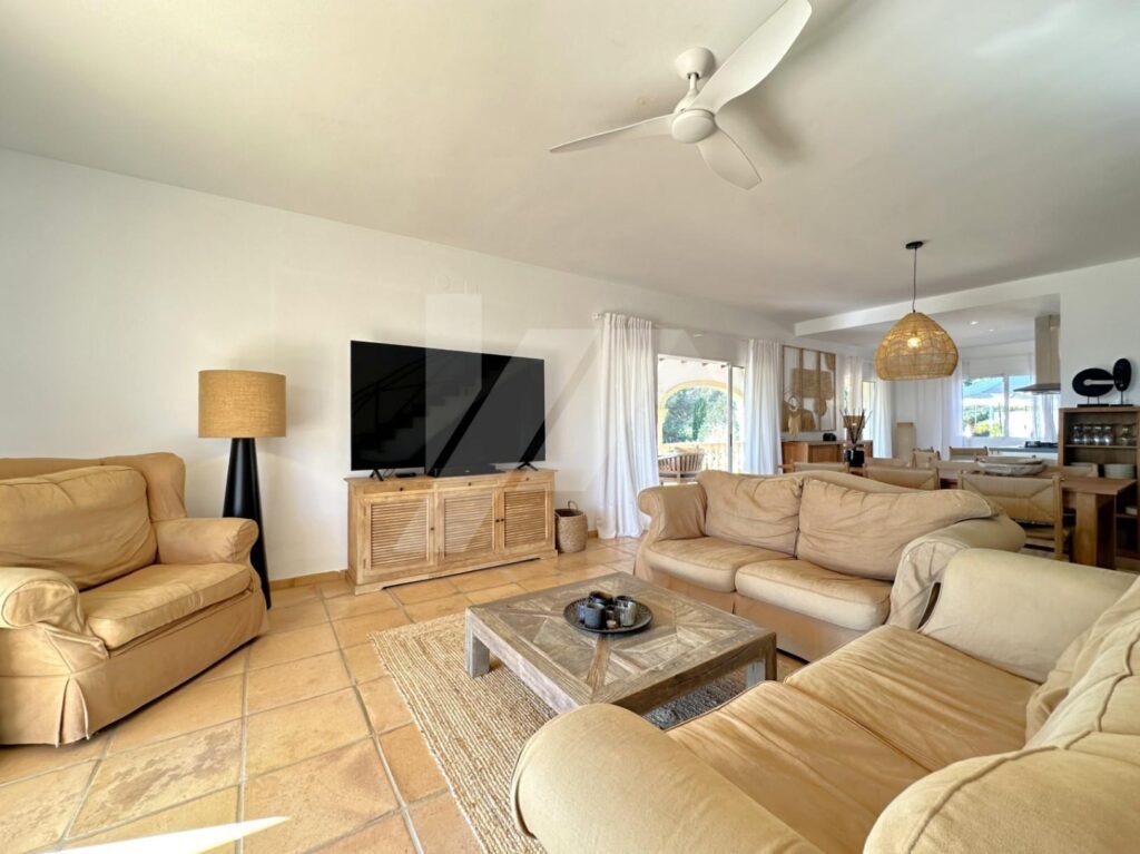 Stunning villa in Cumbre del Sol with private pool and sea views 9
