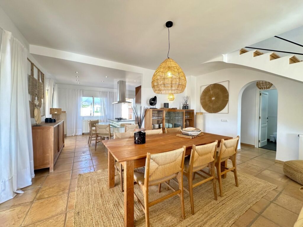 Stunning villa in Cumbre del Sol with private pool and sea views 11