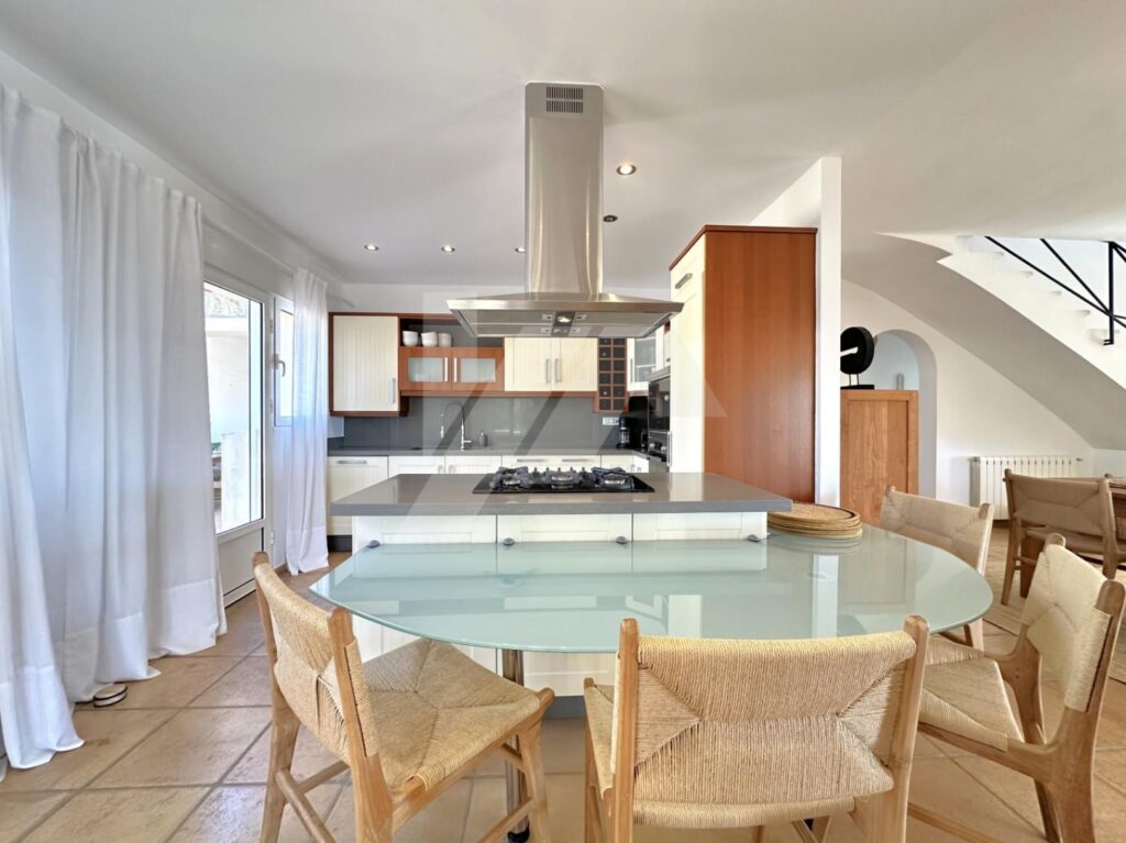 Stunning villa in Cumbre del Sol with private pool and sea views 16