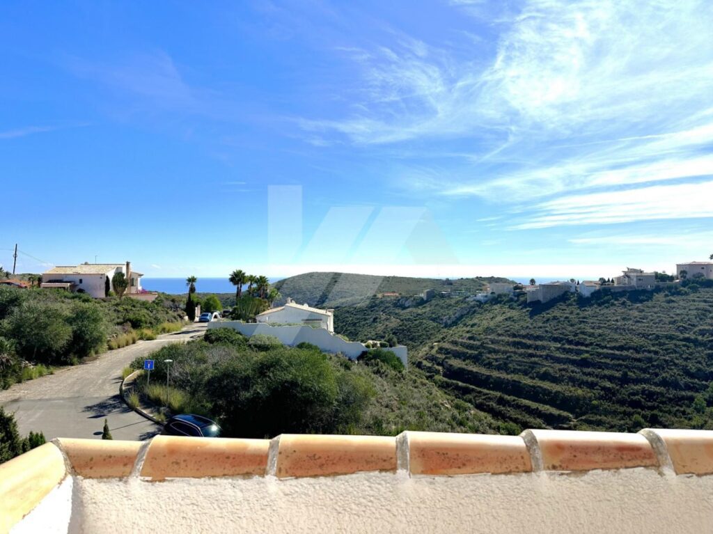 Stunning villa in Cumbre del Sol with private pool and sea views 25