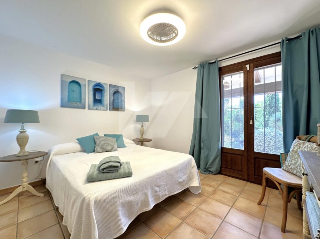 Stunning villa in Cumbre del Sol with private pool and sea views 33