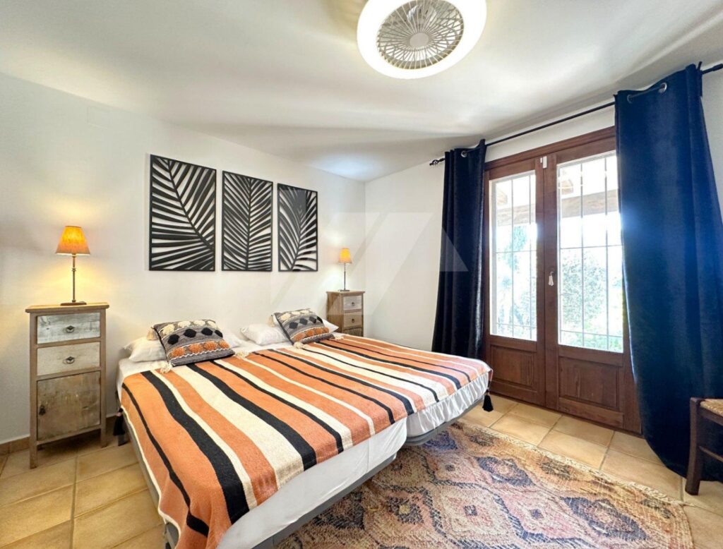 Stunning villa in Cumbre del Sol with private pool and sea views 39