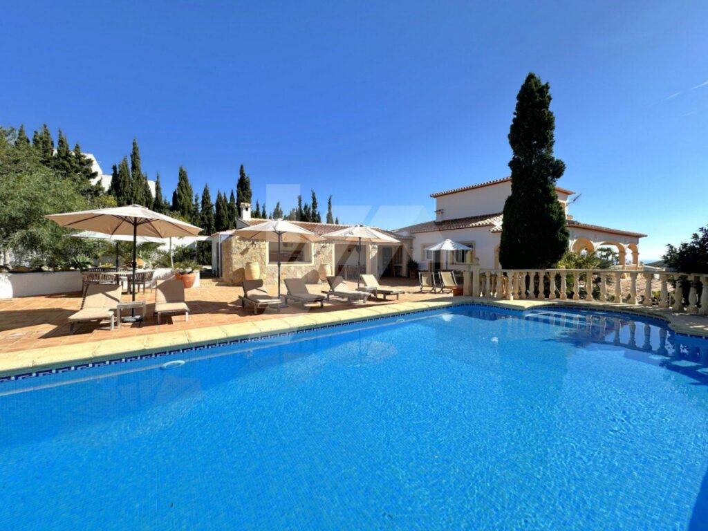Stunning villa in Cumbre del Sol with private pool and sea views 53