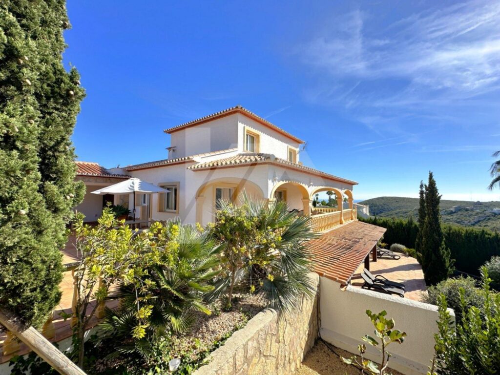 Stunning villa in Cumbre del Sol with private pool and sea views 60