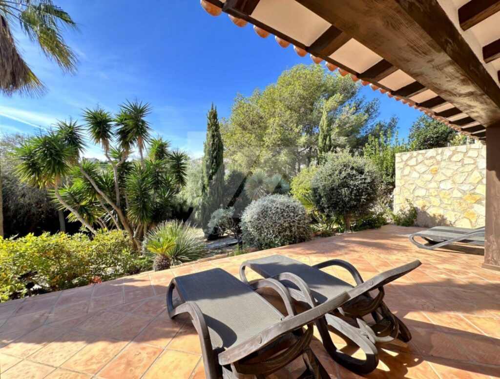 Stunning villa in Cumbre del Sol with private pool and sea views 62
