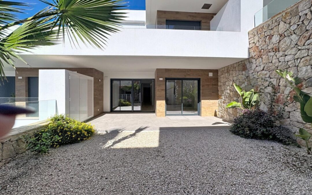 Cumbre del Sol apartamento con jardin a estrenar en Montecala Gardens