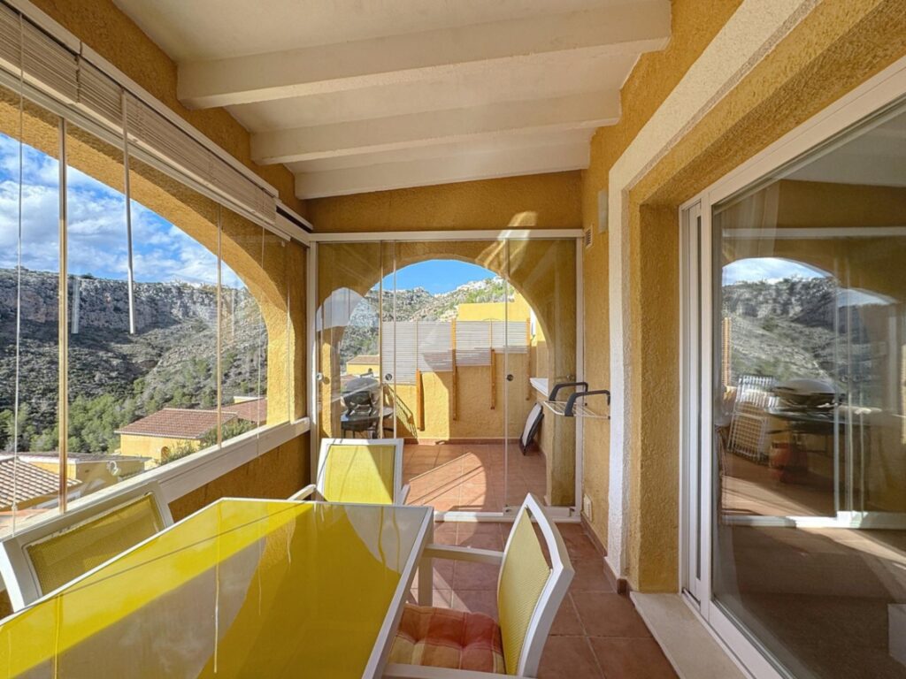 Ático con vistas a la montaña en Pueblo Montecala 26