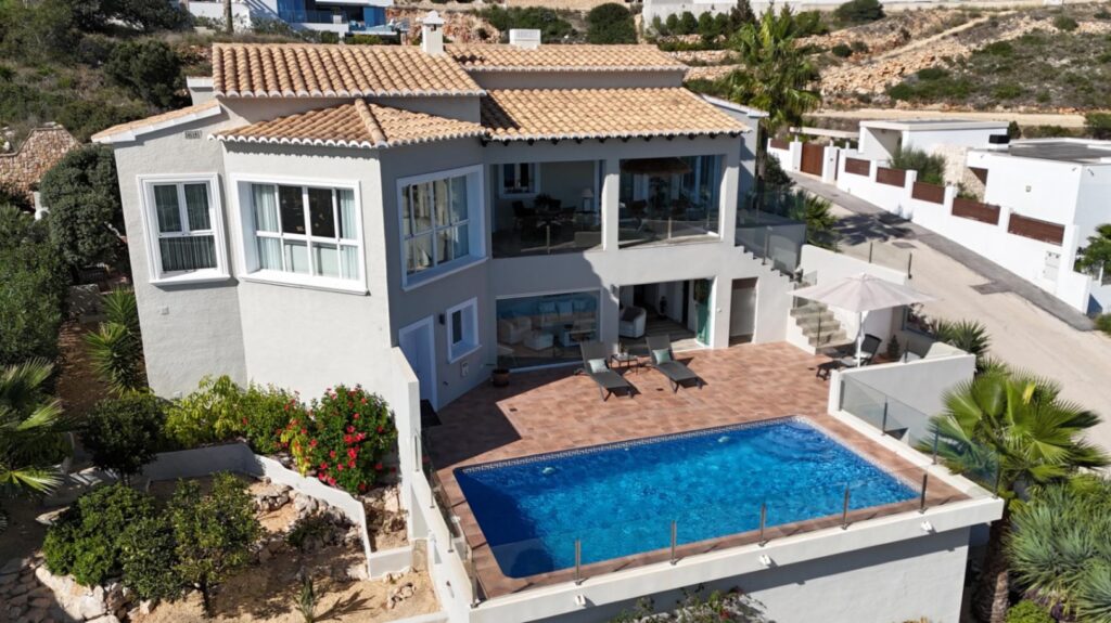 Spectacular villa in Cumbre del Sol with panoramic views and private pool. 51