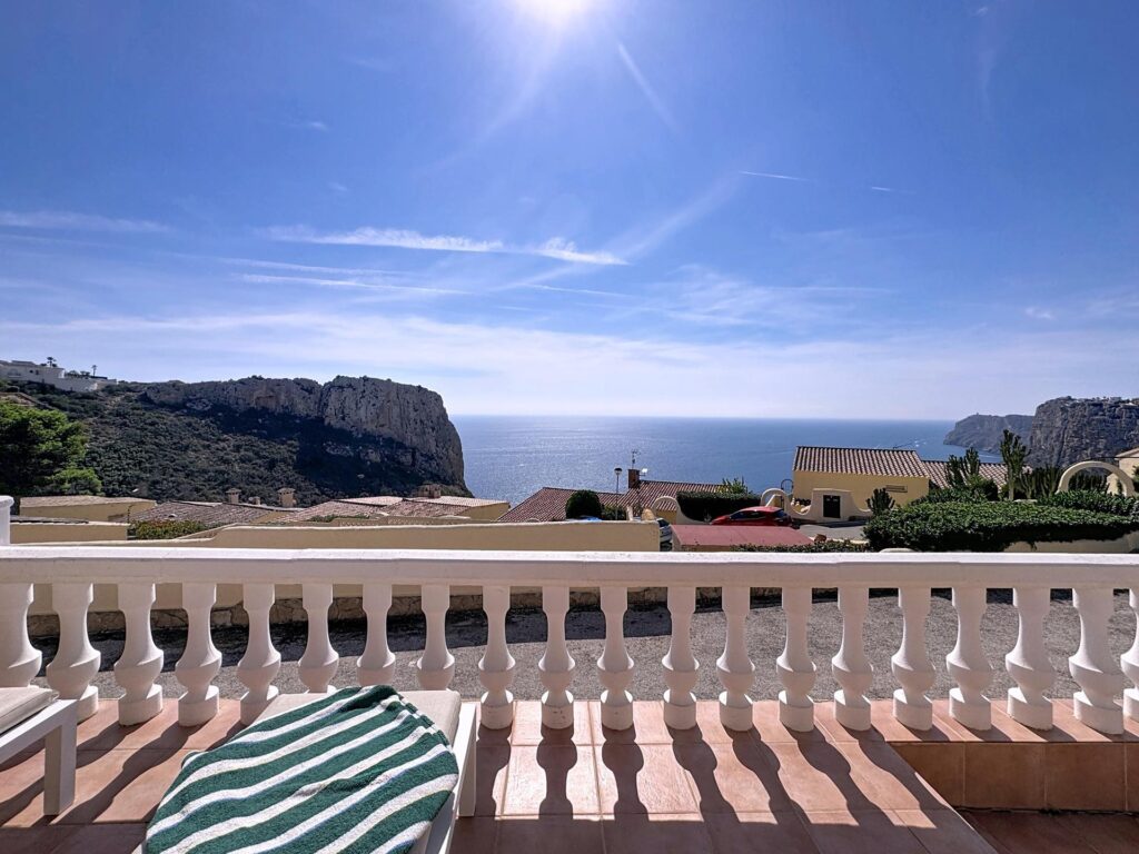 Cumbre del Sol apartment with sea views in Pueblo de la Luz 37