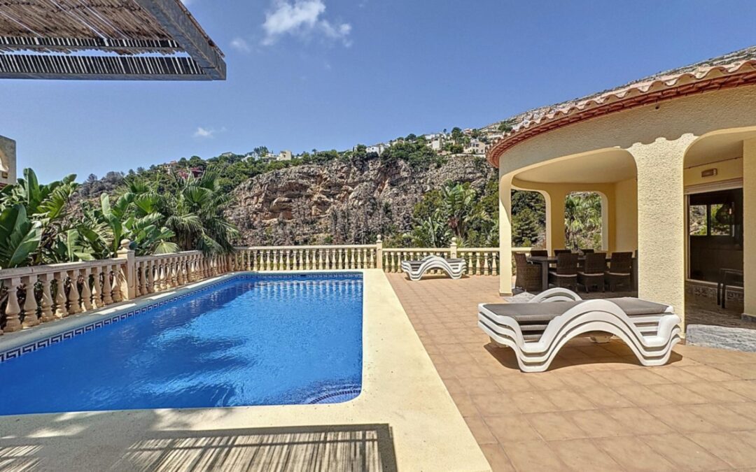 Cumbre del Sol villa con piscina privada