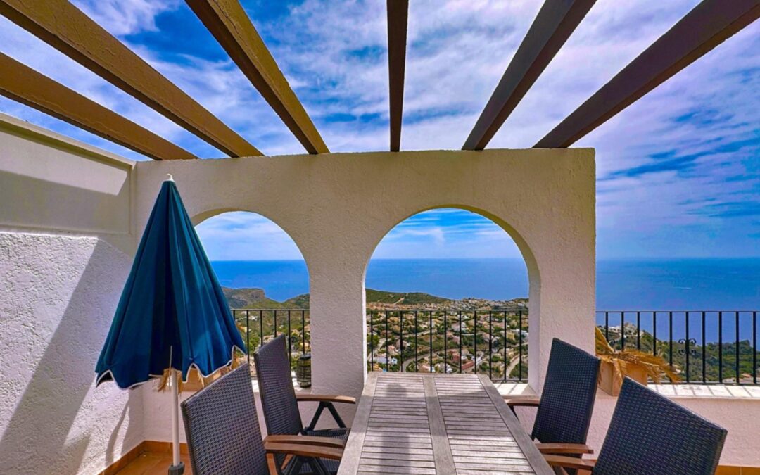 Cumbre del Sol apartamento reformado en Pueblo Panorama con vistas al mar