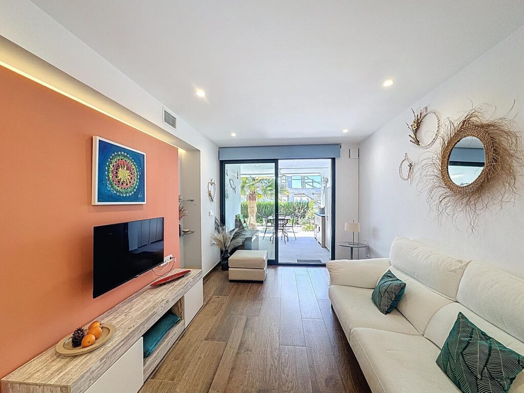 Cumbre del Sol apartamento moderno con jardín privado en Montecala Gardens 11