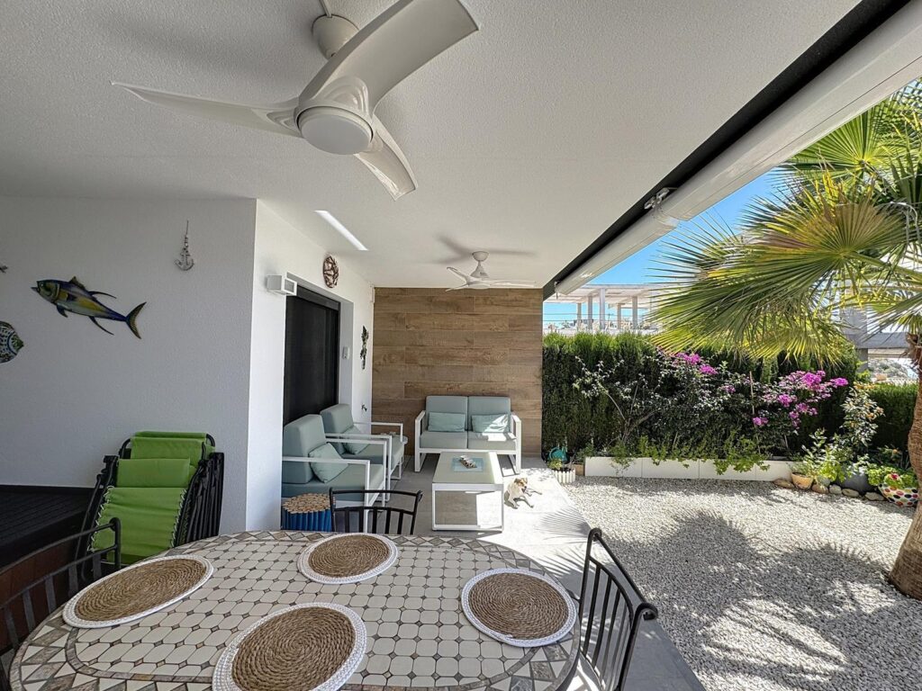 Cumbre del Sol apartamento moderno con jardín privado en Montecala Gardens 14