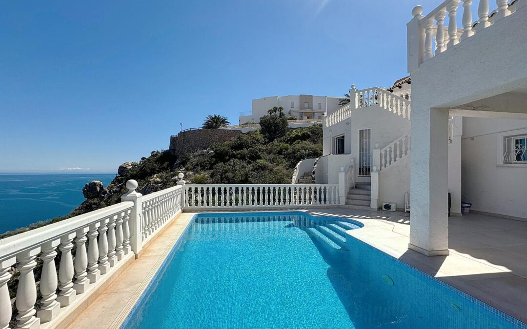 Cumbre del Sol villa reformada con vistas al mar y los acantilados