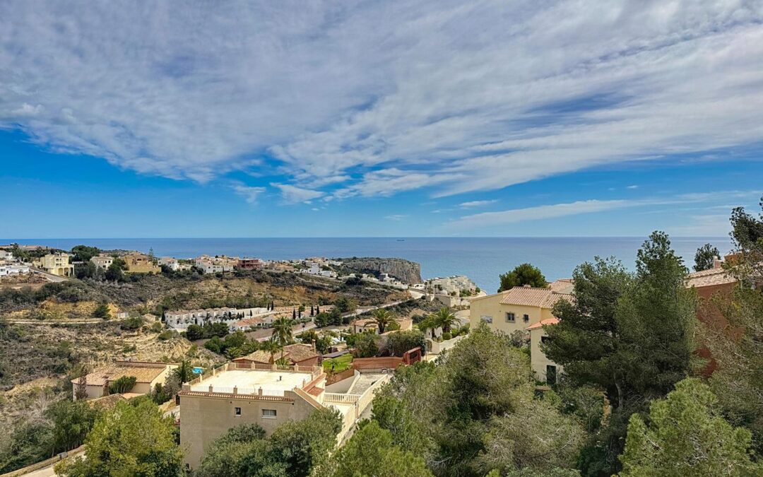 Cumbre del Sol villa reformada con vistas al mar y piscina privada
