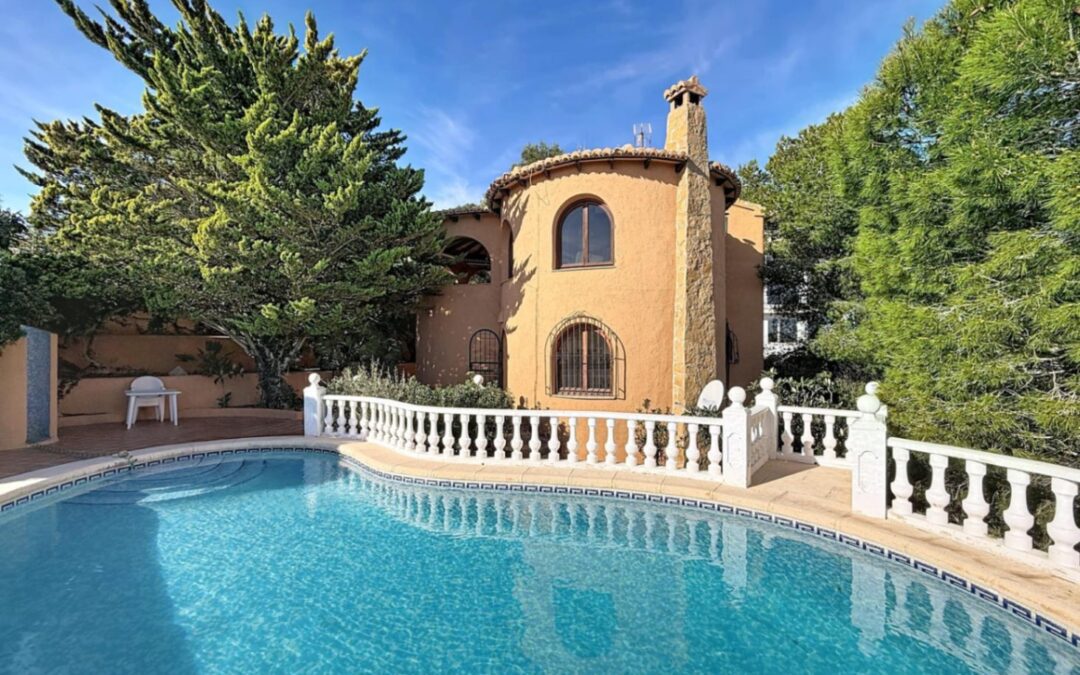 Cumbre del Sol villa con piscina privada y vistas al mar
