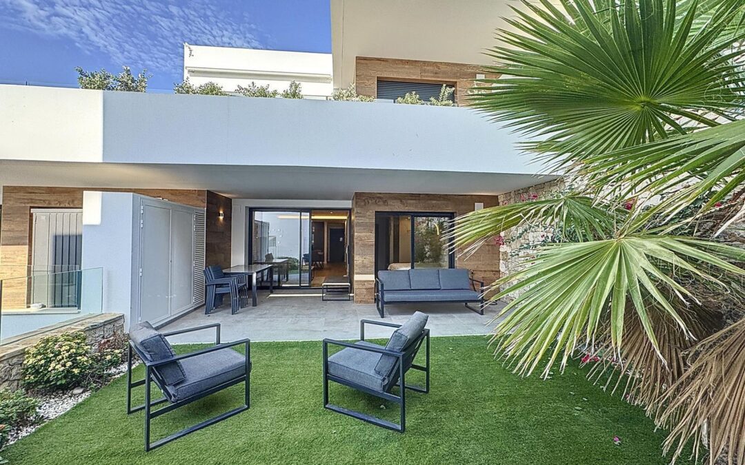 Cumbre del Sol apartamento moderno con jardín privado