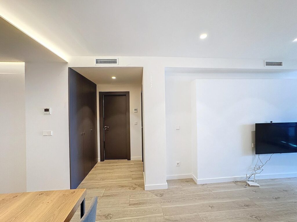 Cumbre del Sol apartamento moderno con jardín privado 19