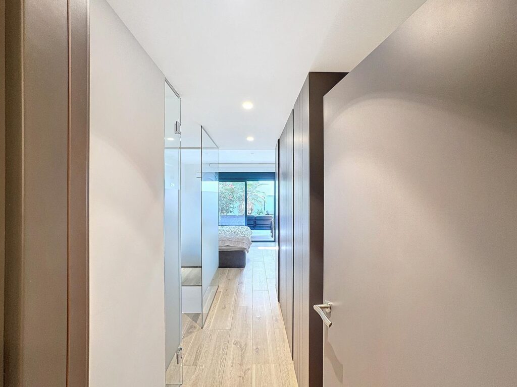 Cumbre del Sol apartamento moderno con jardín privado 26