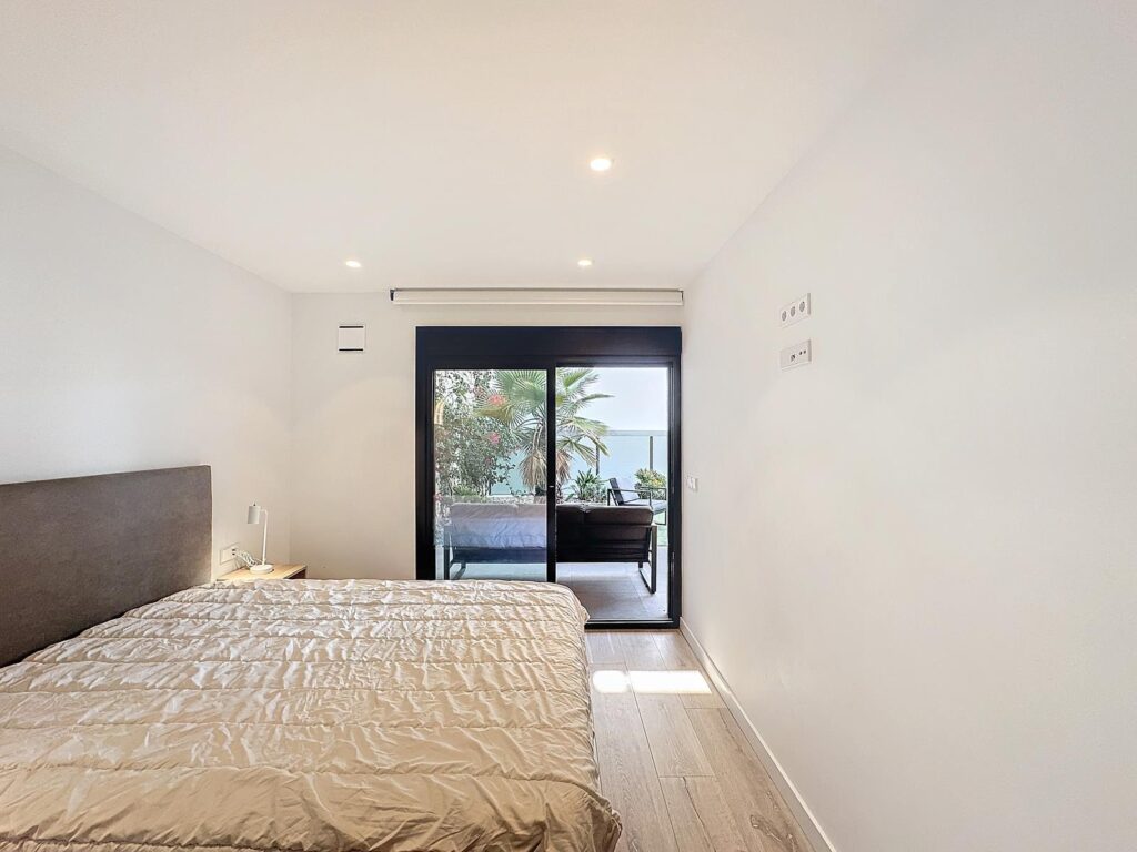 Cumbre del Sol apartamento moderno con jardín privado 31