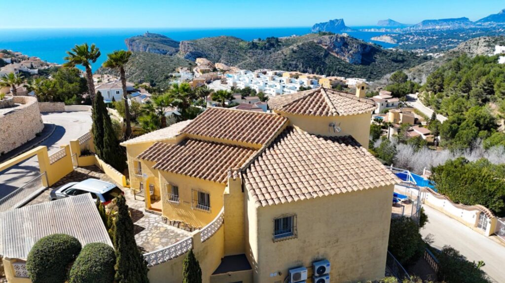 Cumbre del Sol villa with sea views and private pool 1