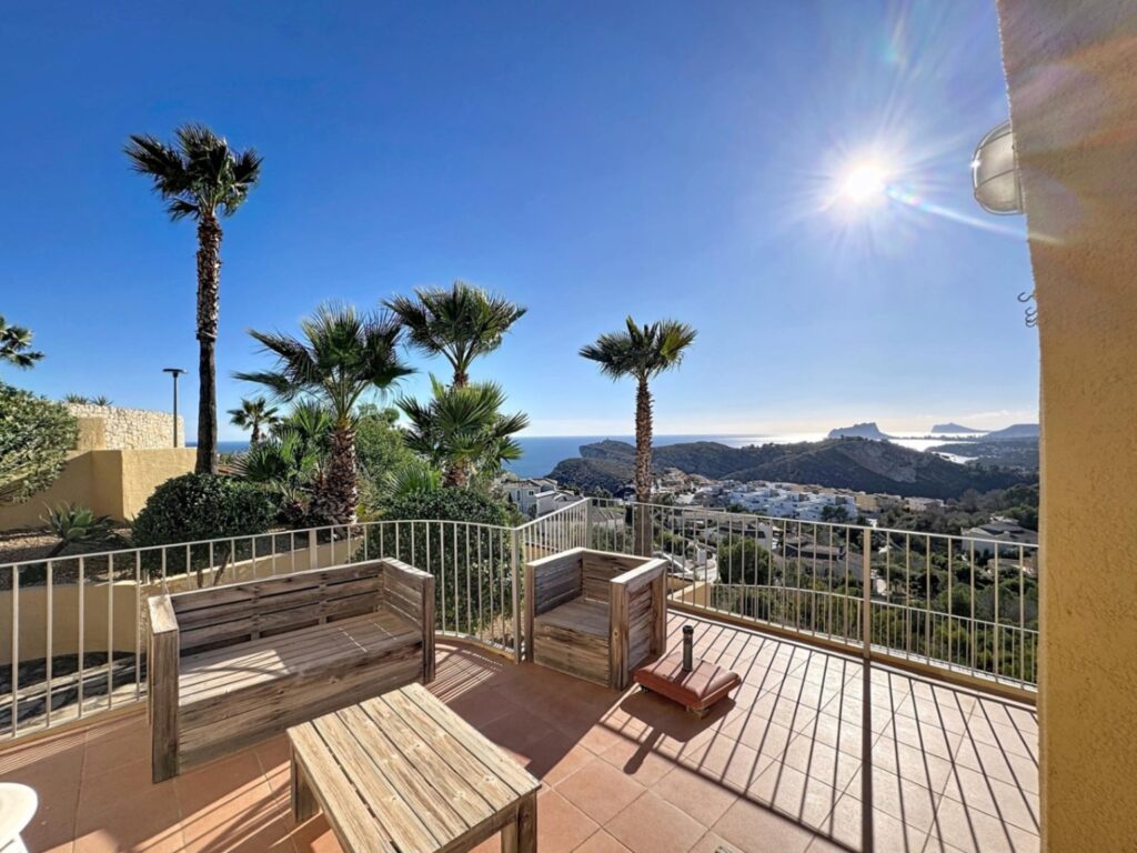 Cumbre del Sol villa with sea views and private pool 10