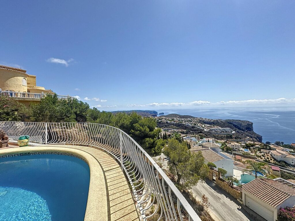 Cumbre del Sol villa with spectacular sea views 52