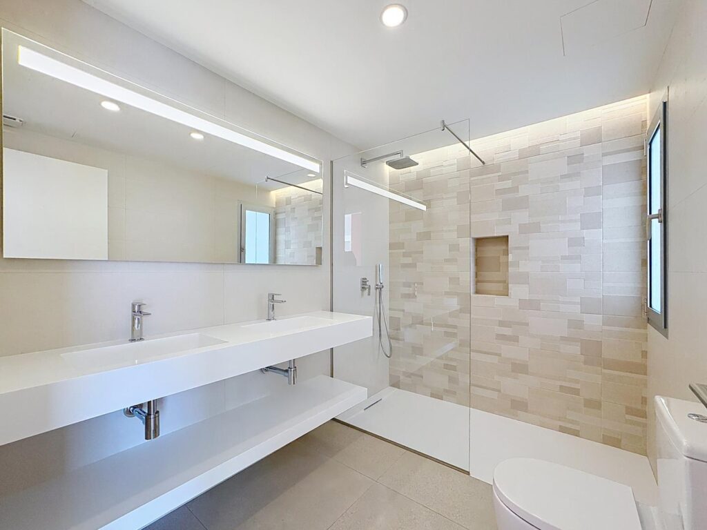 Cumbre del Sol modern villa with sea views 36