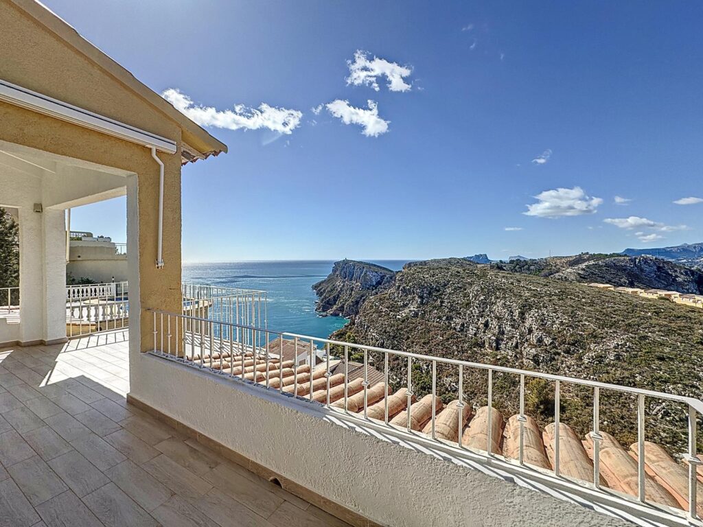 Cumbre del Sol villa with spectacular views 22