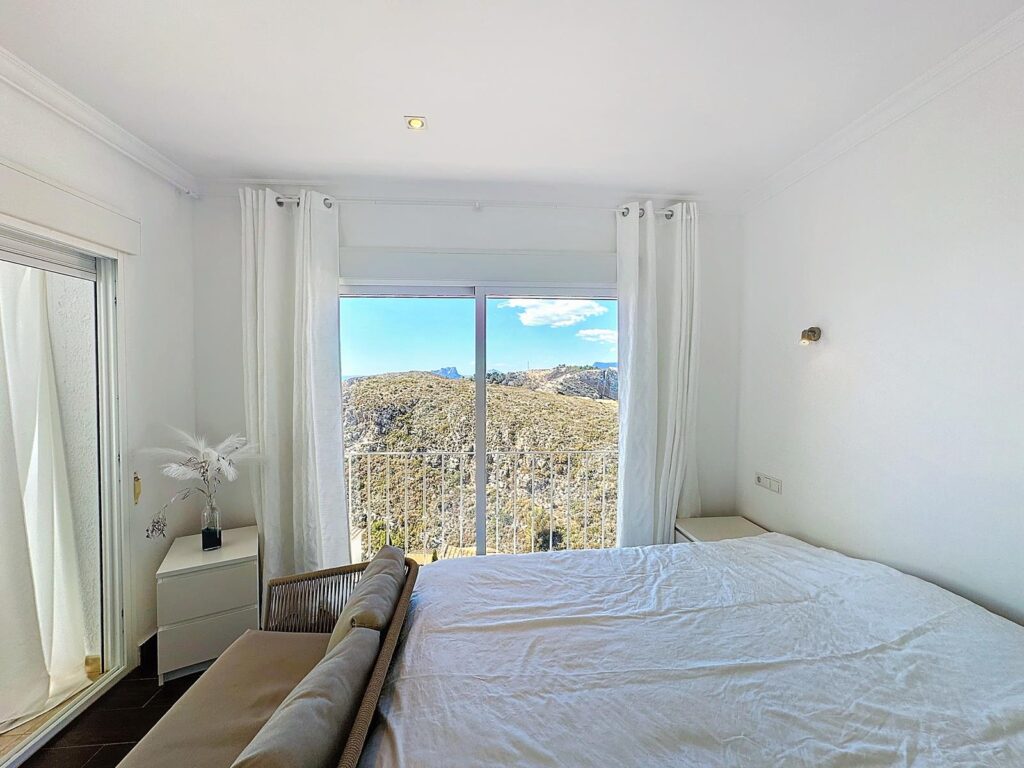 Cumbre del Sol villa with spectacular views 36