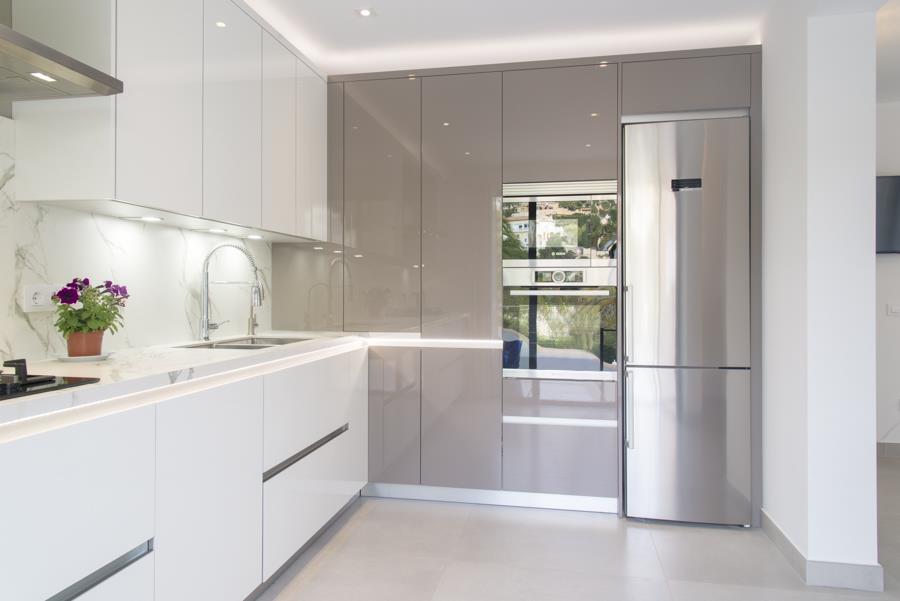 Renovated villa with private pool and garage 11