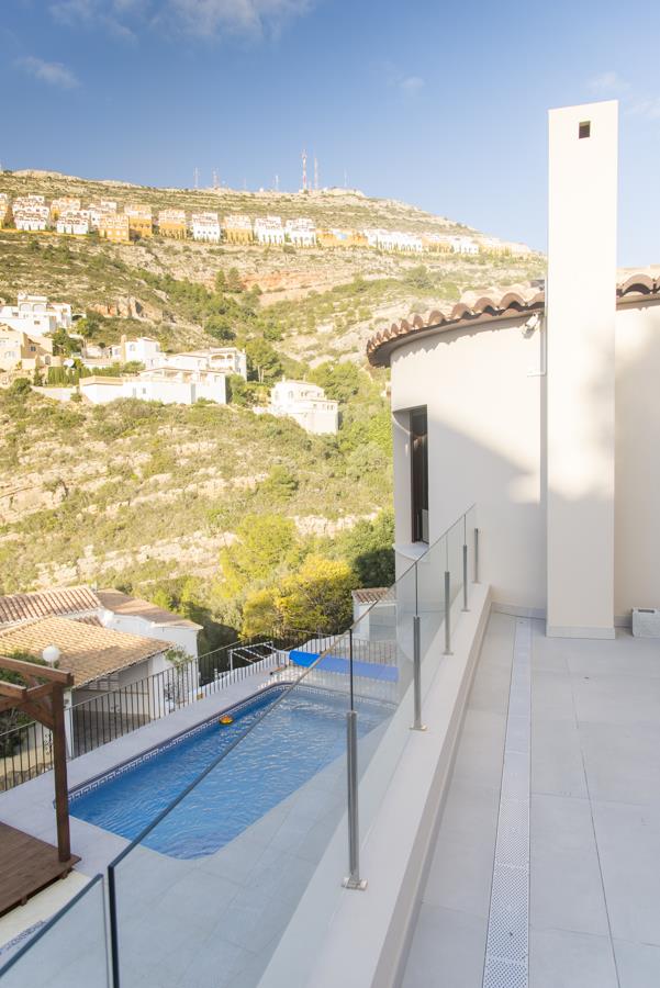 Renovated villa with private pool and garage 13