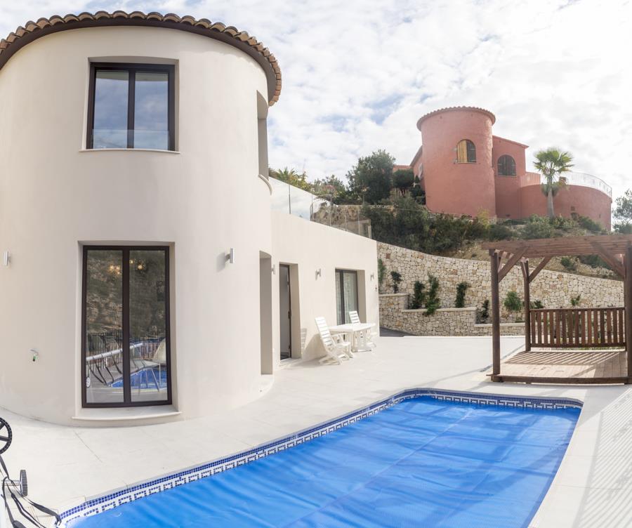 Renovated villa with private pool and garage 33