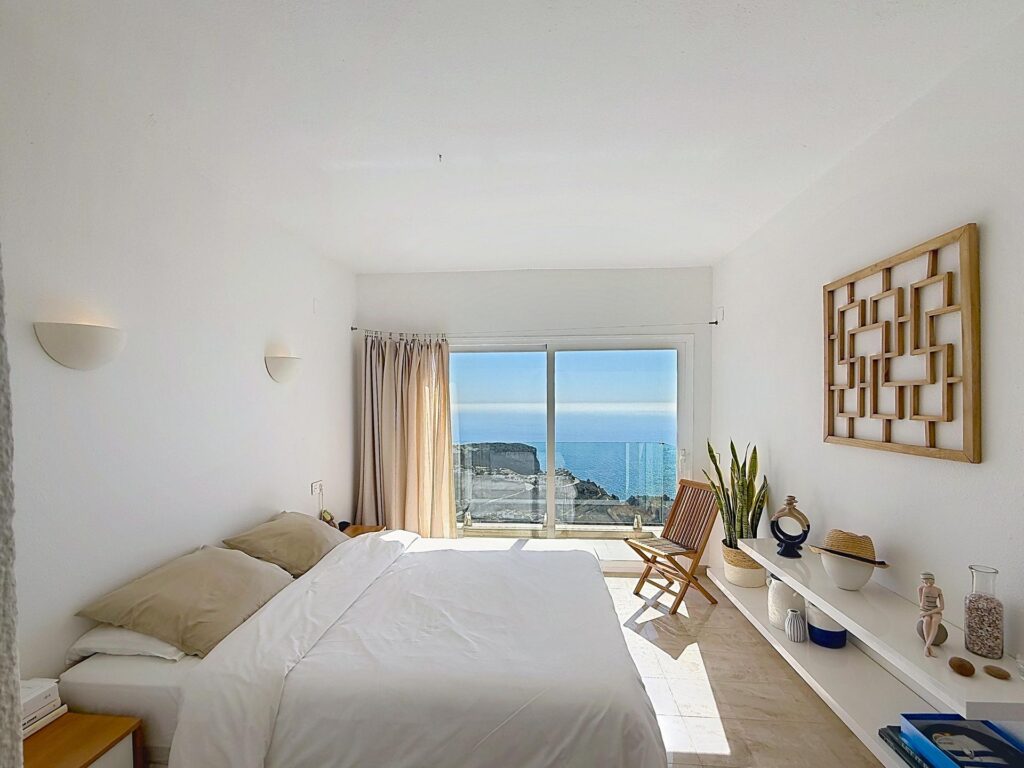Cumbre del Sol villa gerenoveerd met spectaculair uitzicht op zee 13