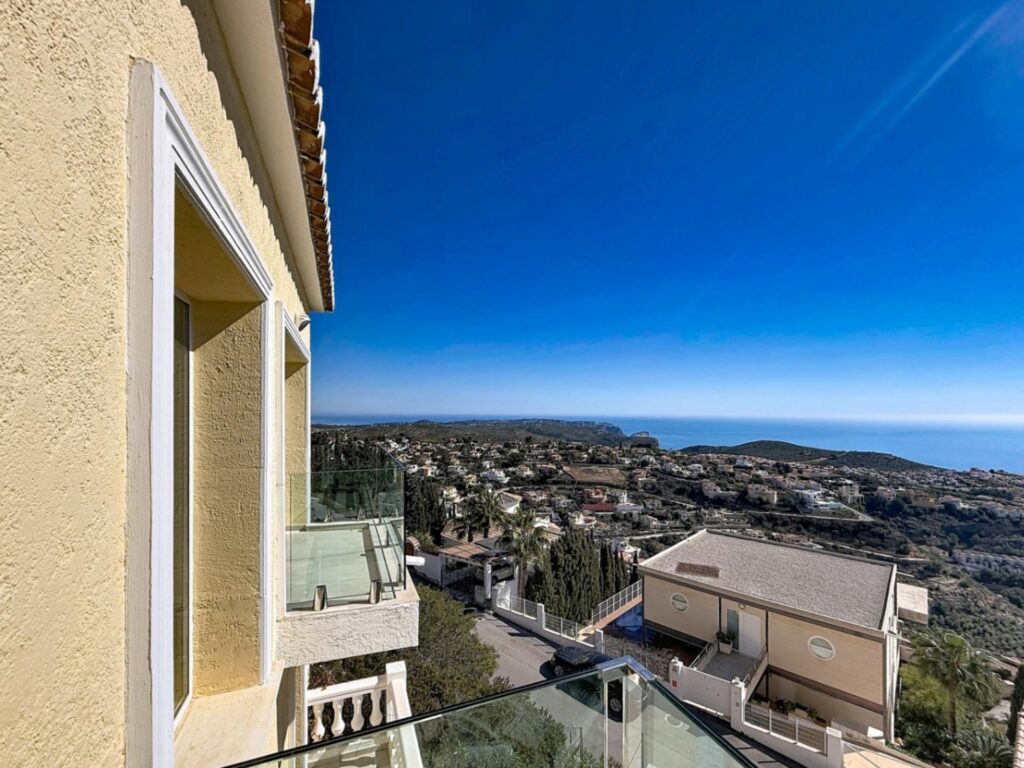 Cumbre del Sol villa gerenoveerd met spectaculair uitzicht op zee 19